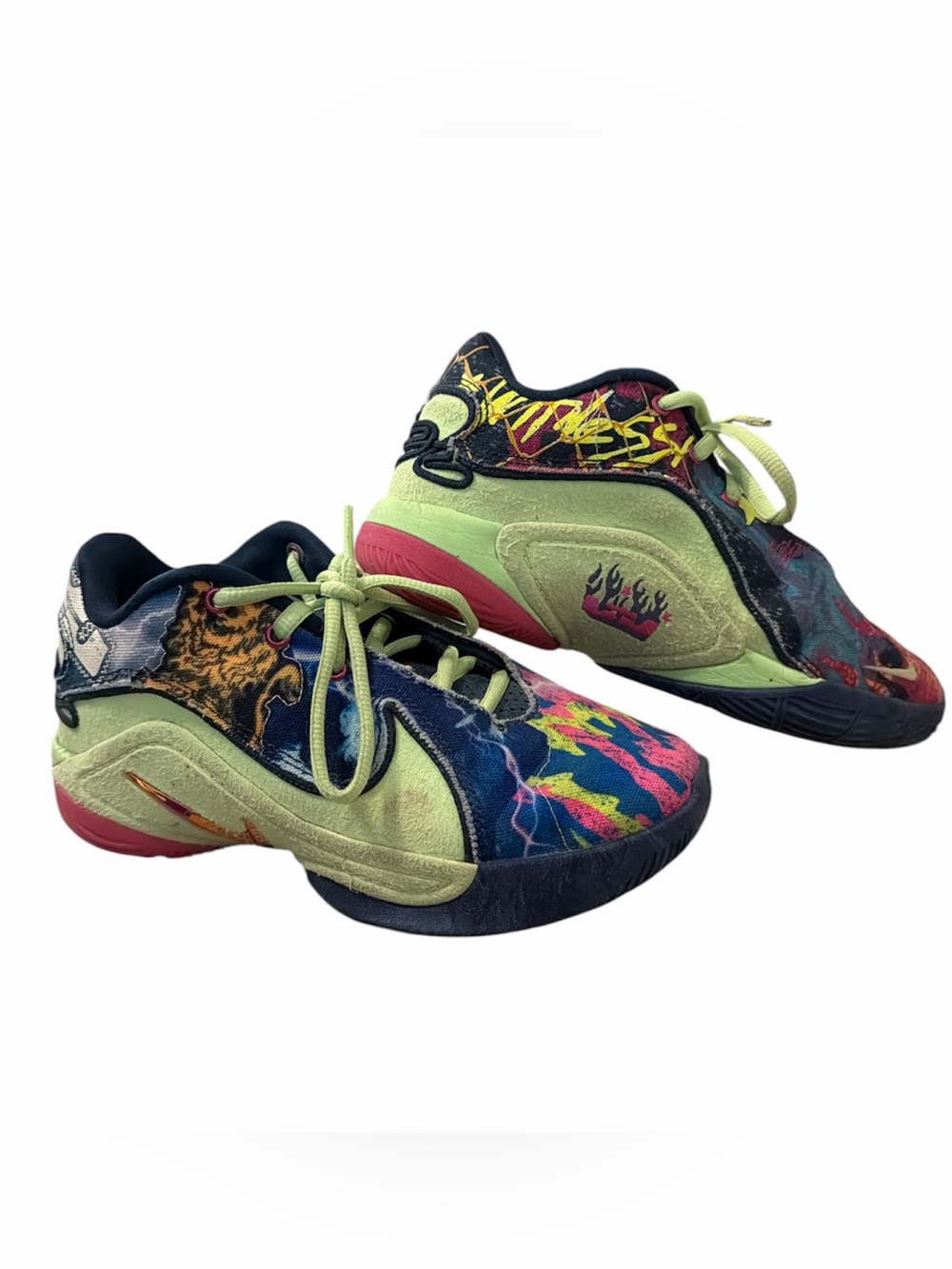 LeBron Bryce’s world youth shoe - Picture 2 of 6